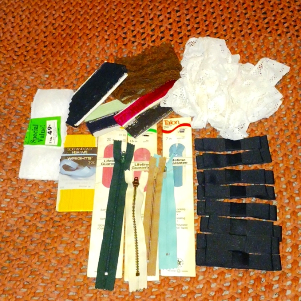 Vintage lace/zippers and ribbon